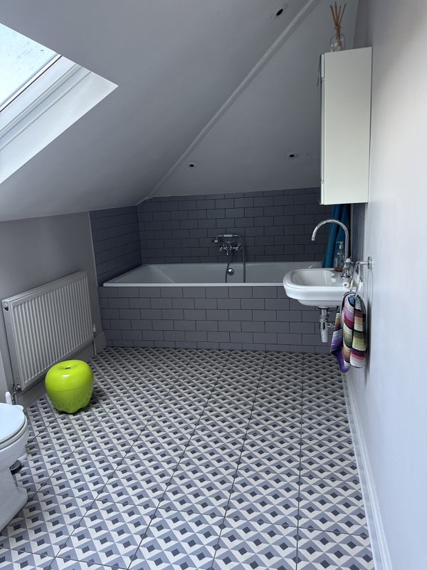 Room Twyford Avenue in Greater London