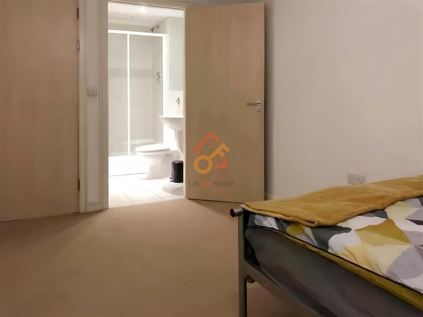 Flat Lower Ormond Street in Manchester