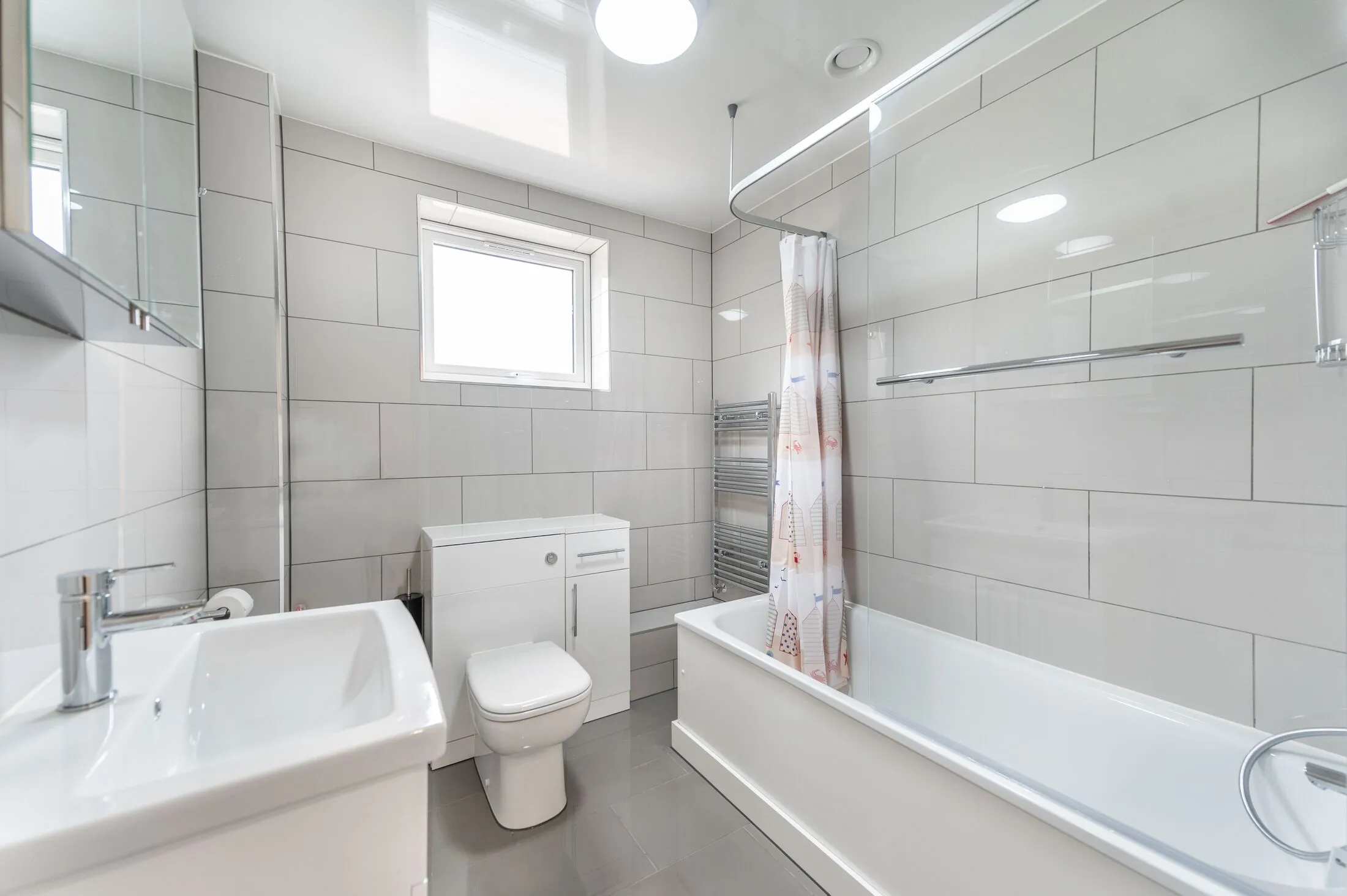Flat Ithell Court in Greater London