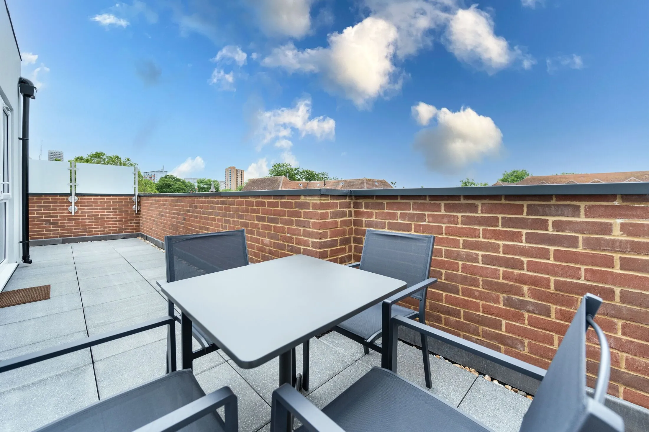 Flat Ithell Court in Greater London