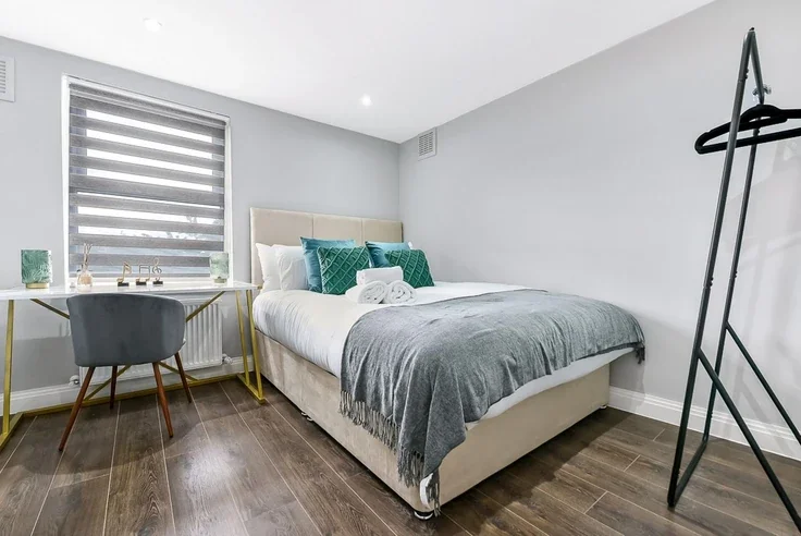 Flat Tresco Road in Greater London