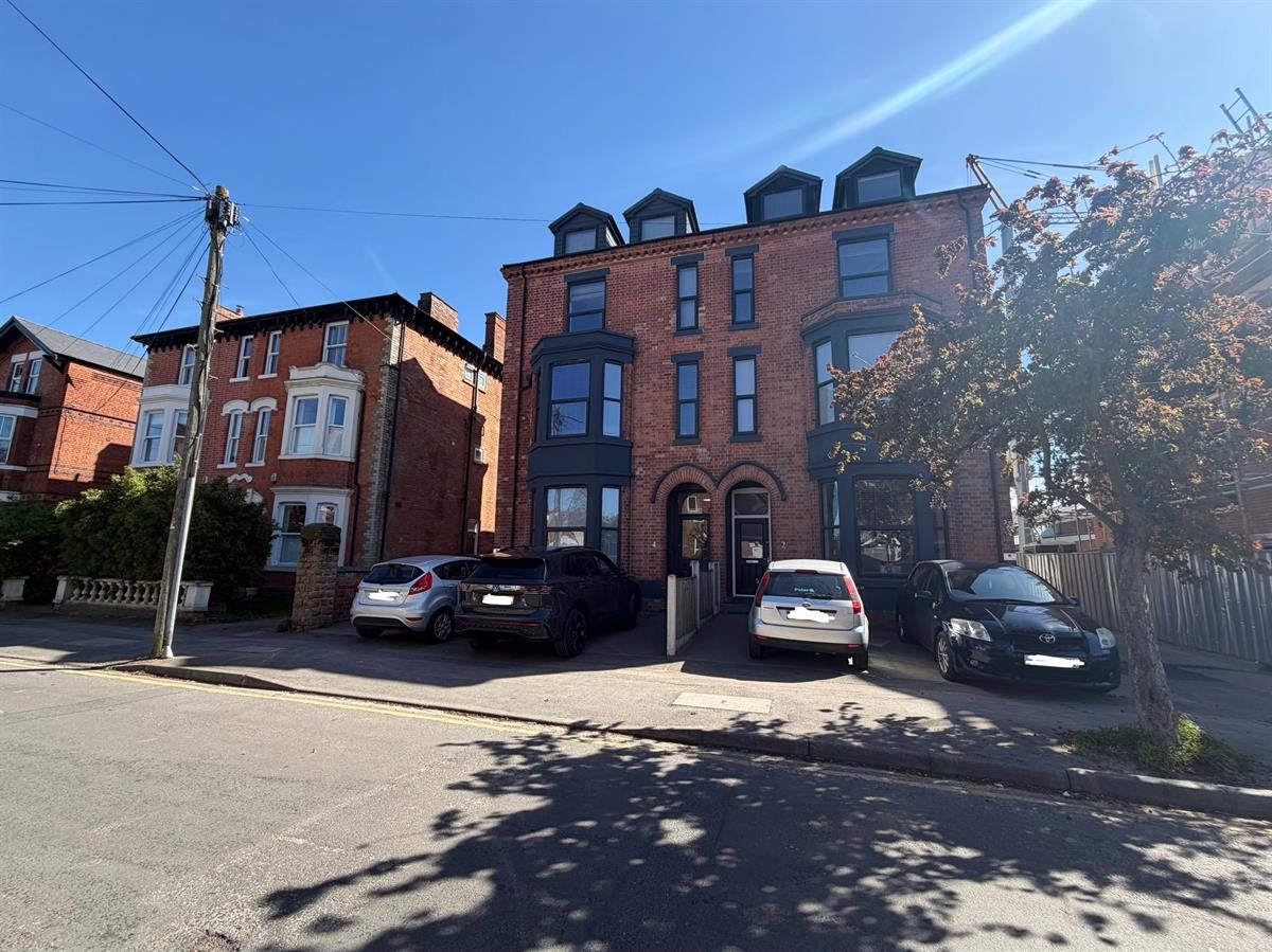 Flat Millicent Road in Nottingham