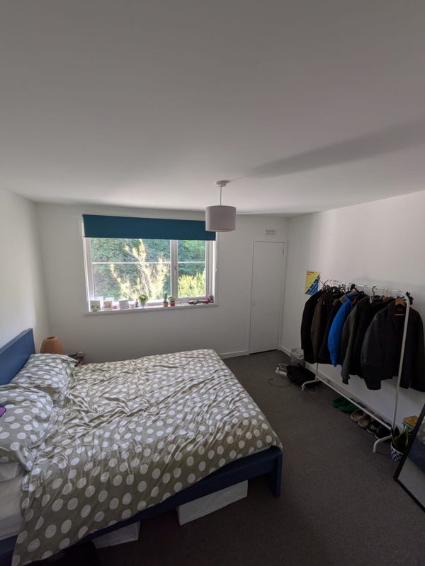 Room Tantallon Road in Glasgow