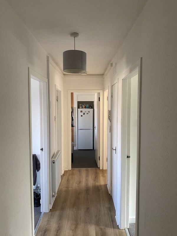 Room Tantallon Road in Glasgow