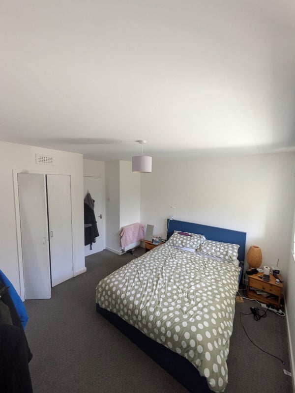 Room Tantallon Road in Glasgow