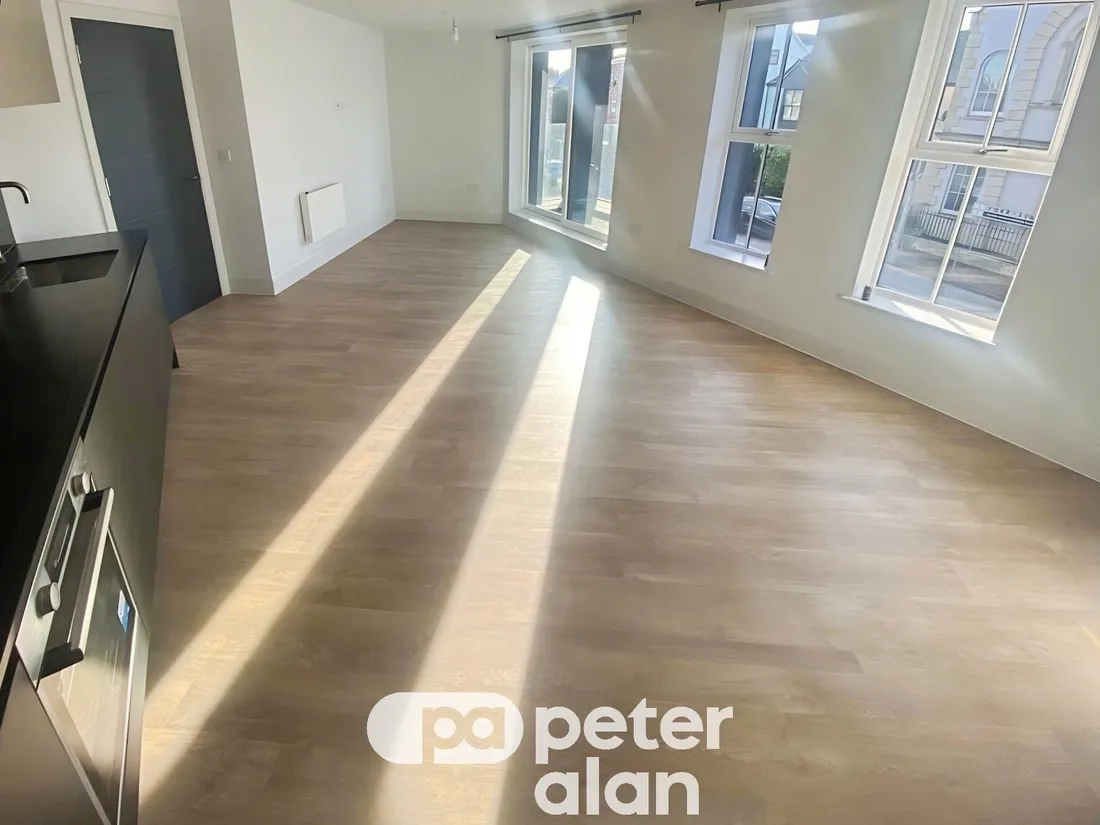 Flat Tair Erw Gain in Cardiff