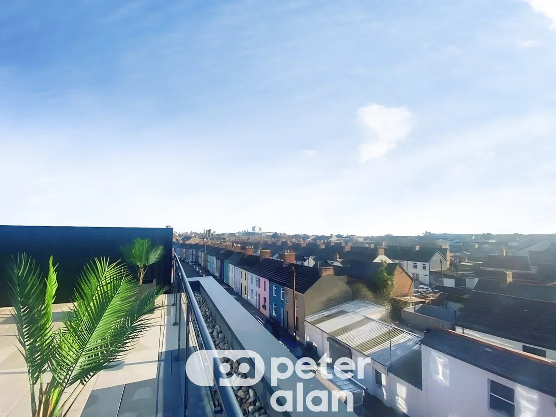 Flat Tair Erw Gain in Cardiff