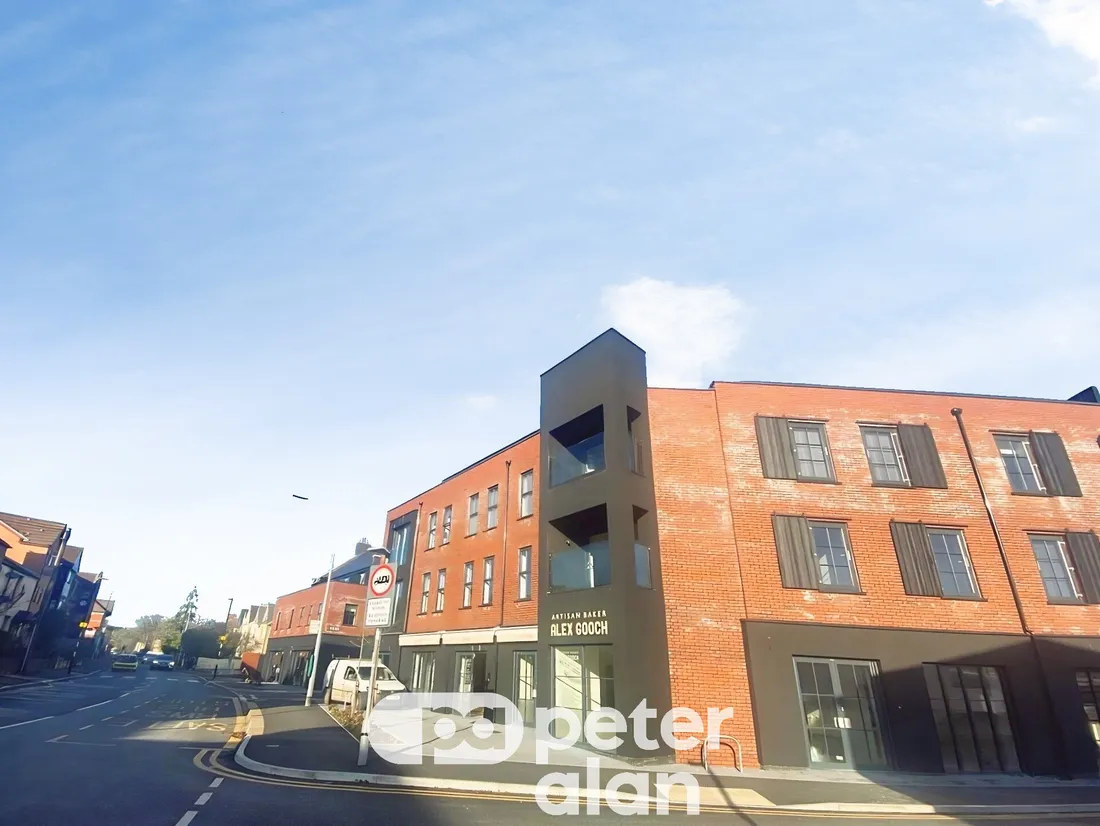 Flat Tair Erw Gain in Cardiff