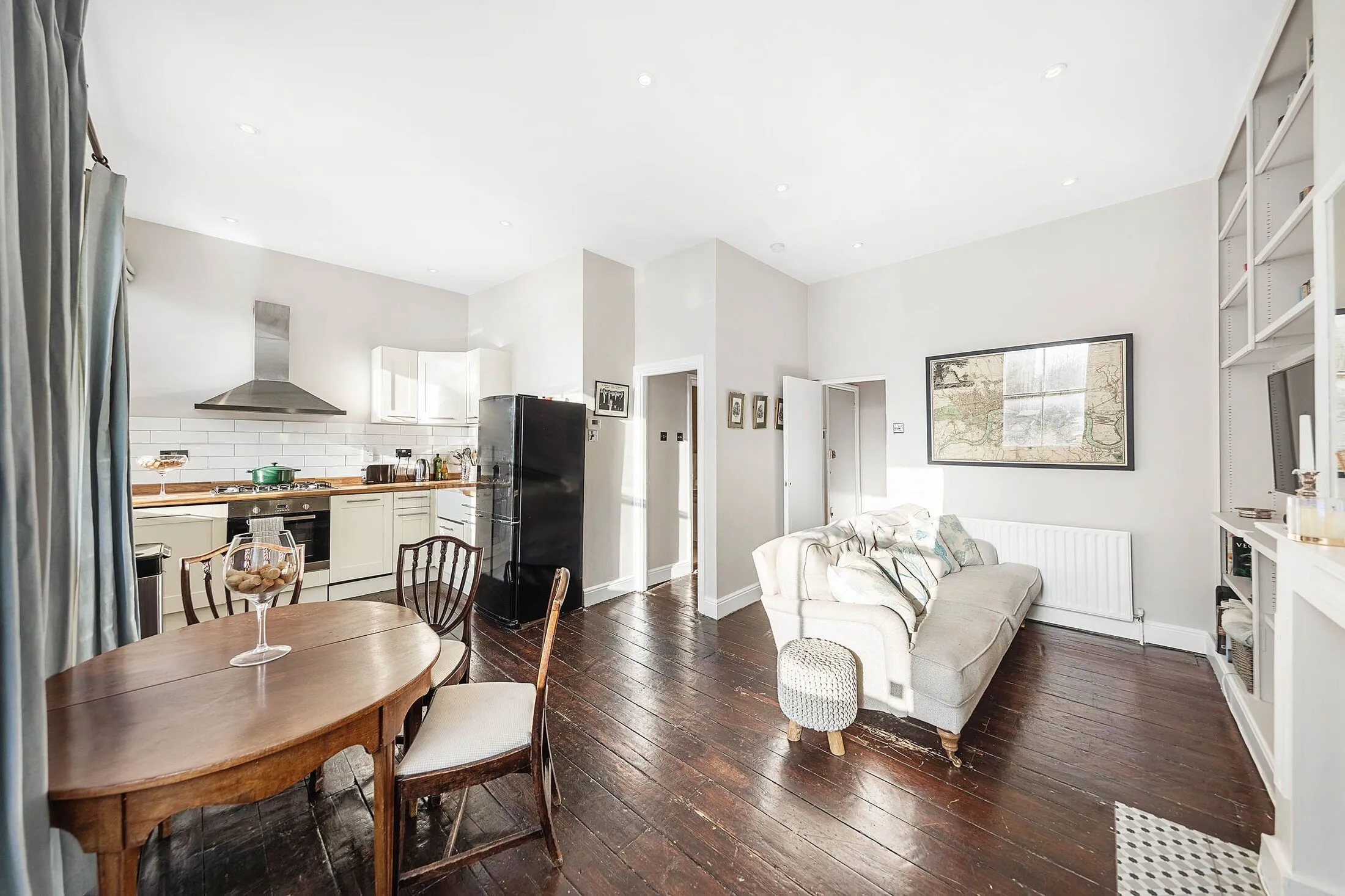 Flat Battersea Park Road in Greater London
