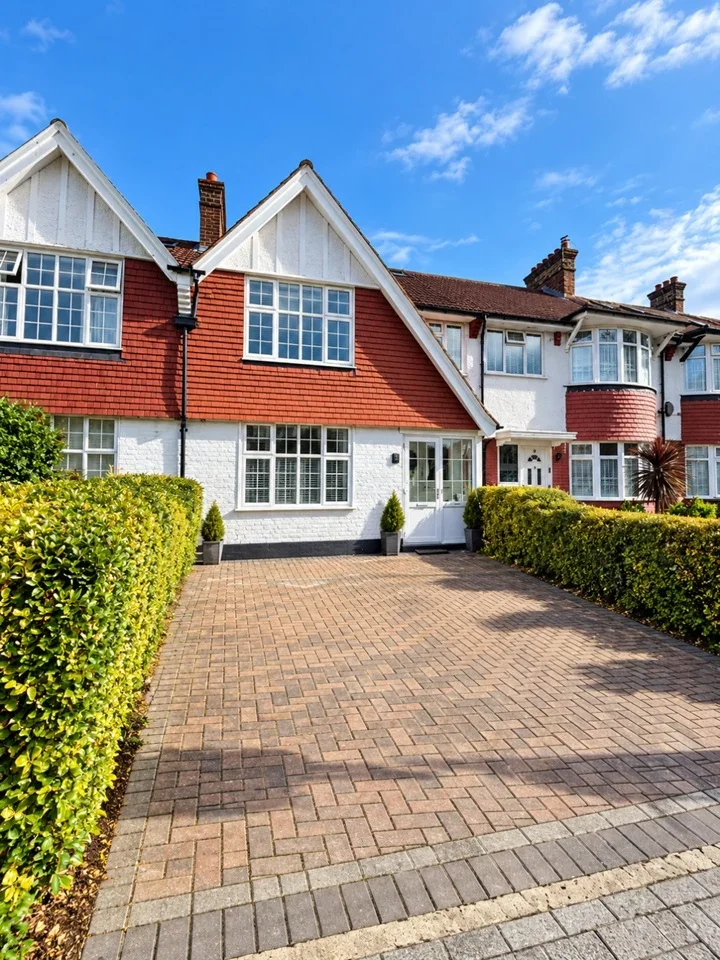 House Pendennis Road in Greater London