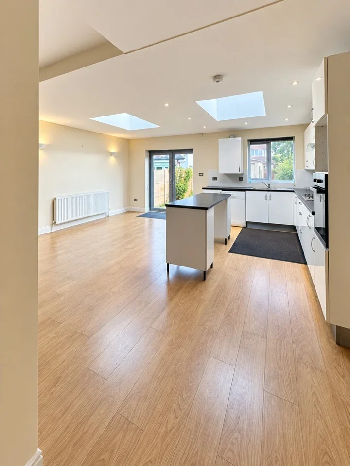 House Pendennis Road in Greater London