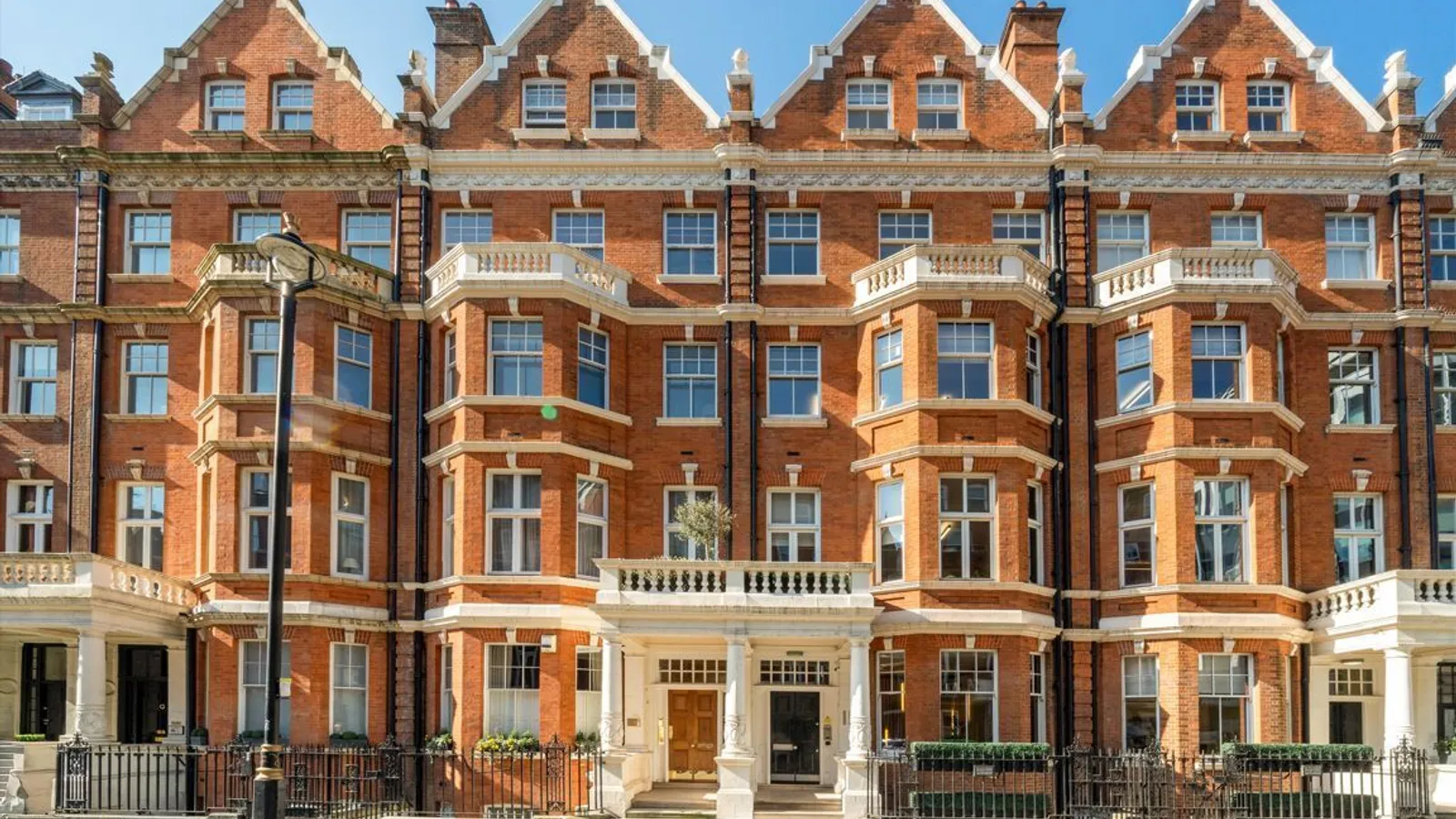 Flat Park Street in City of Westminster
