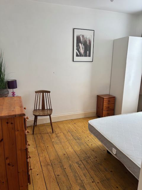 Room Bedford Road in Greater London