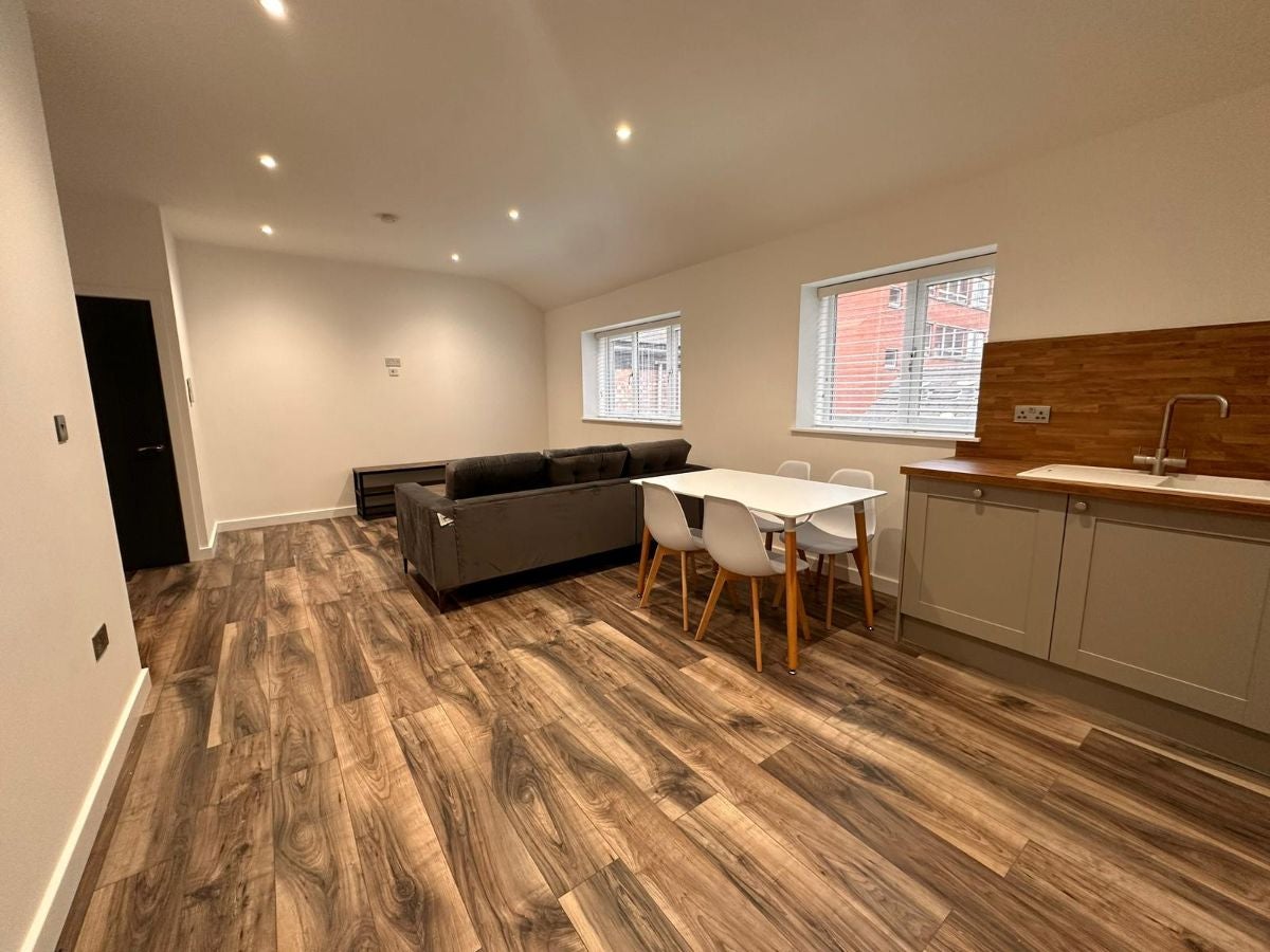 Flat Hanover Square in Hull