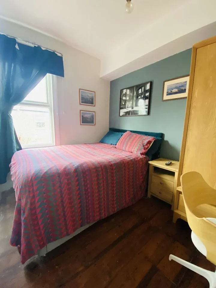 Flat Brownswood Road in Greater London