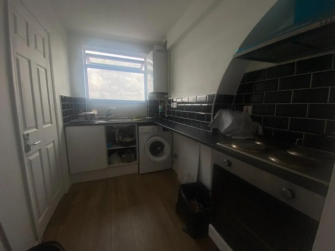 Room Sunderland Road in Greater London
