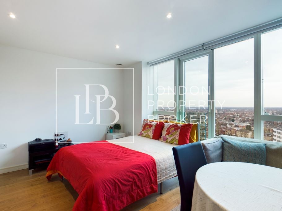 Flat Bedford Park in Greater London