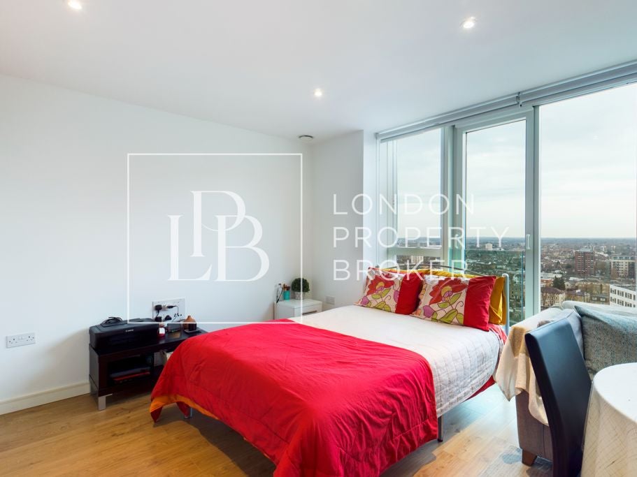 Flat Bedford Park in Greater London