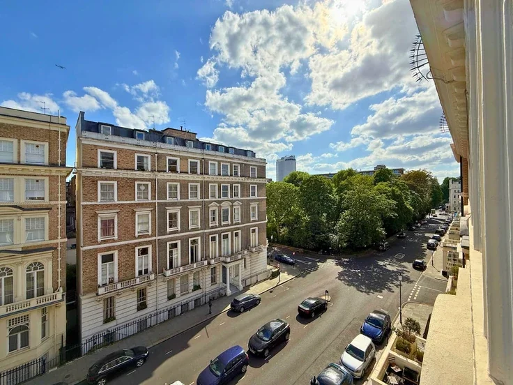 Flat Queen's Gate Place in Greater London