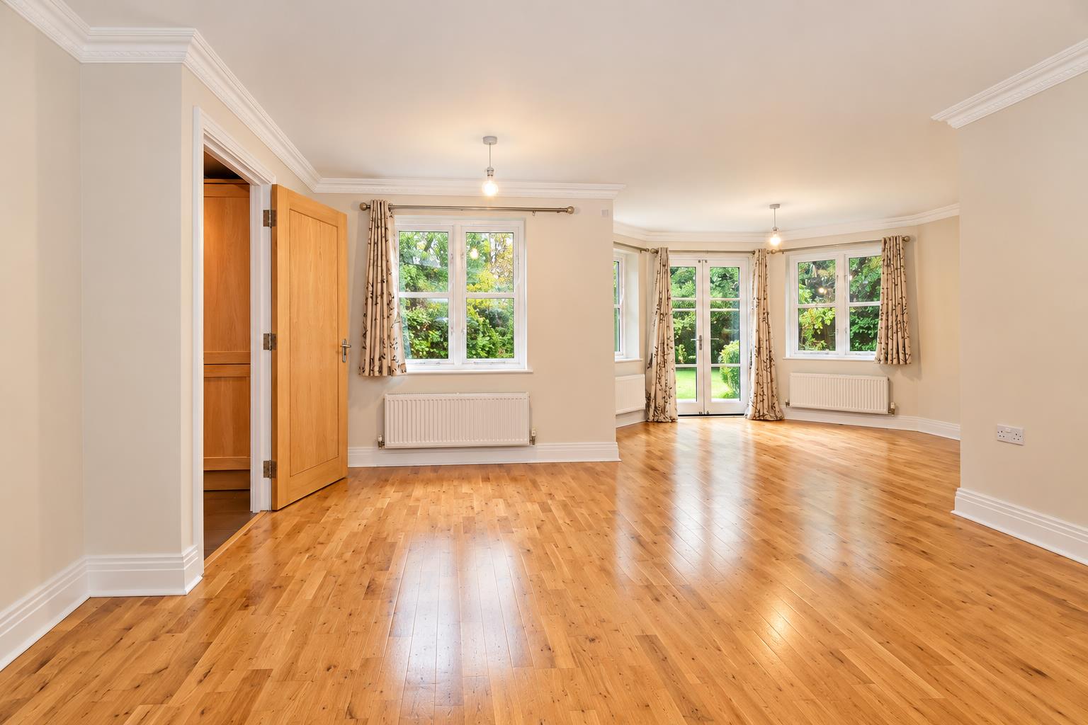 Flat Ringley Avenue in Reigate and Banstead