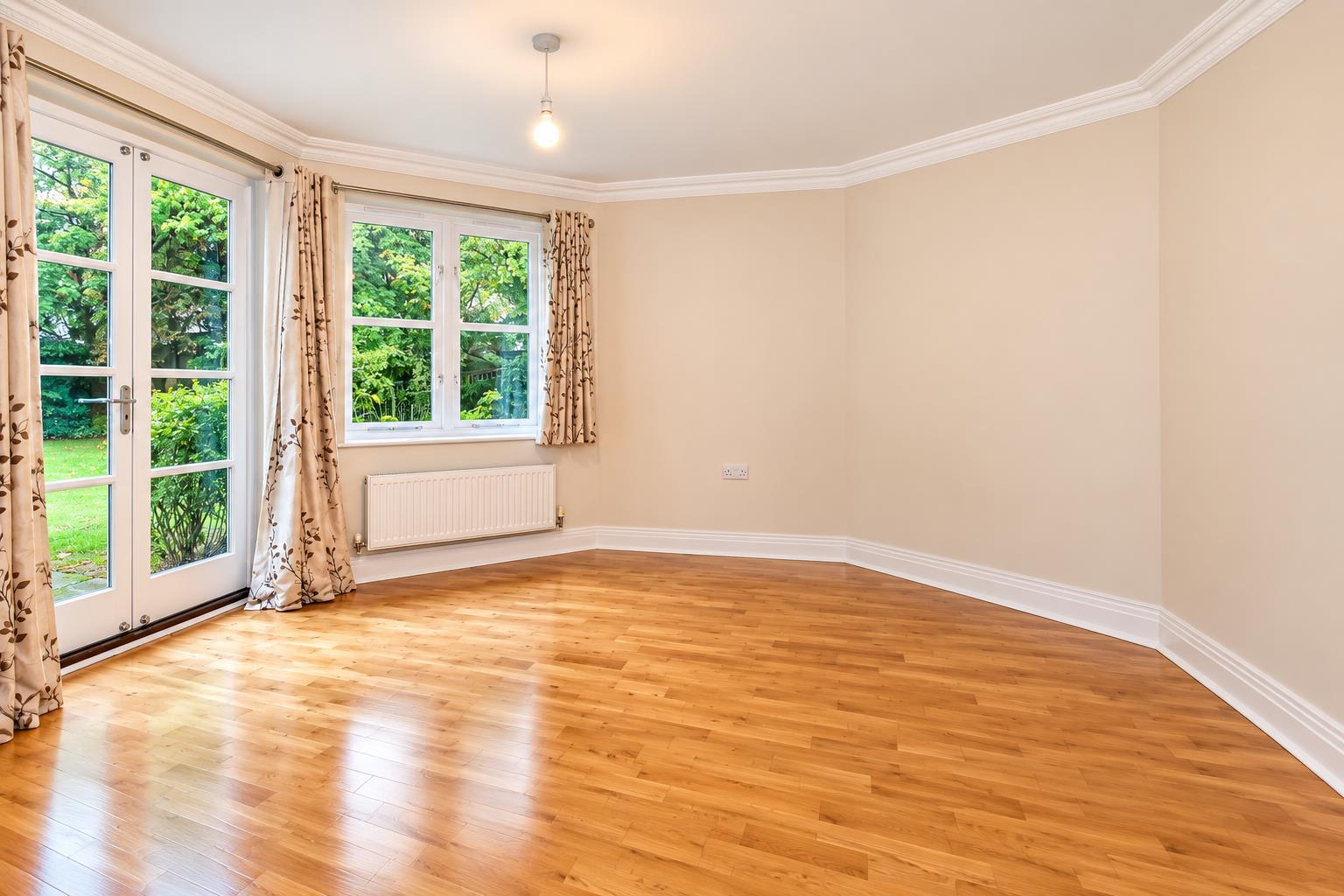 Flat Ringley Avenue in Reigate and Banstead