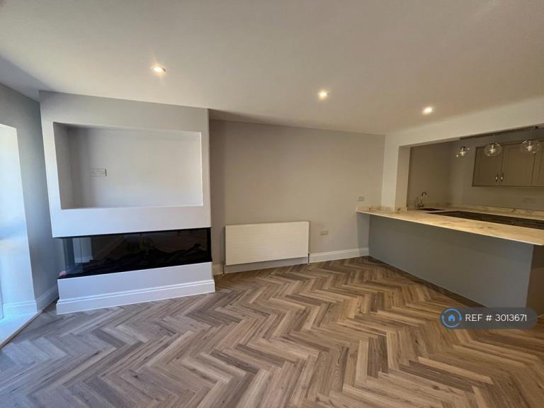 Flat Aylen Way in Derry Hill