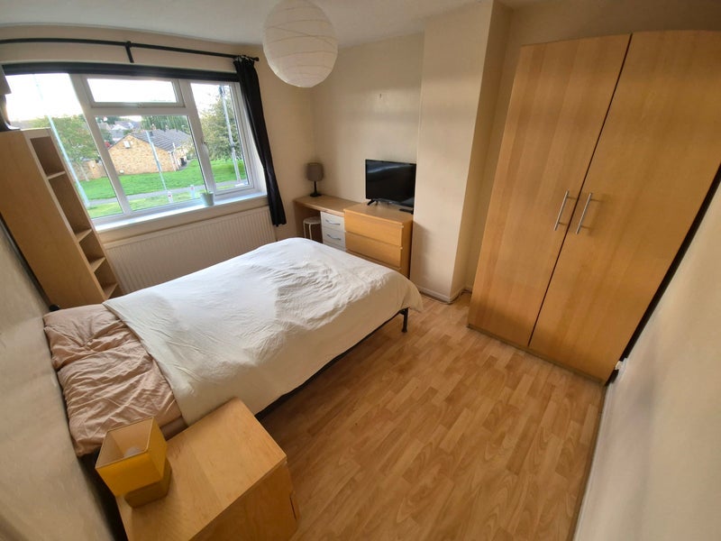 Room Cranleigh Court Road in Yate