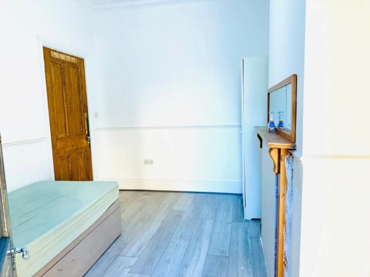 Room Cotford Road in Greater London