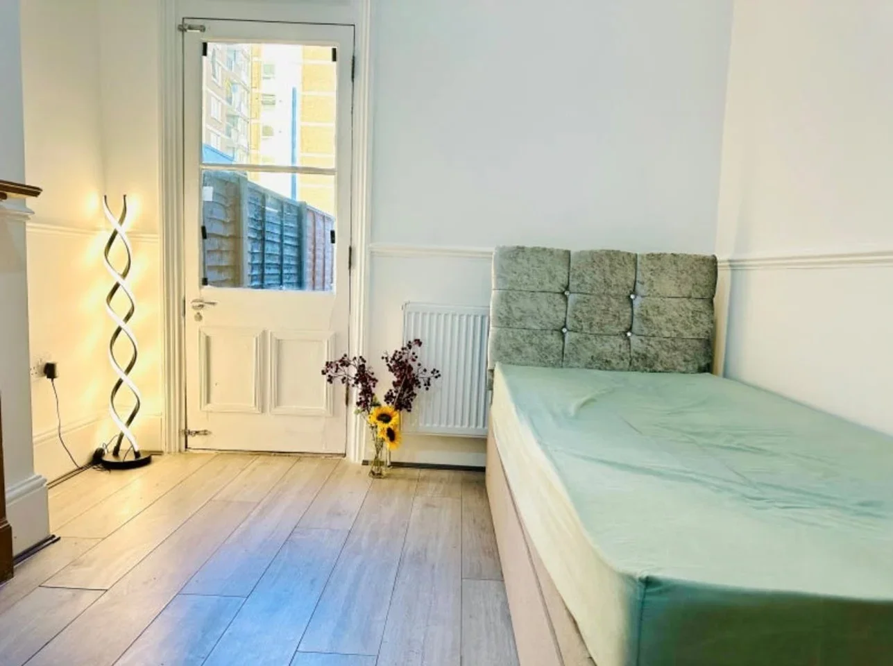 Room Cotford Road in Greater London