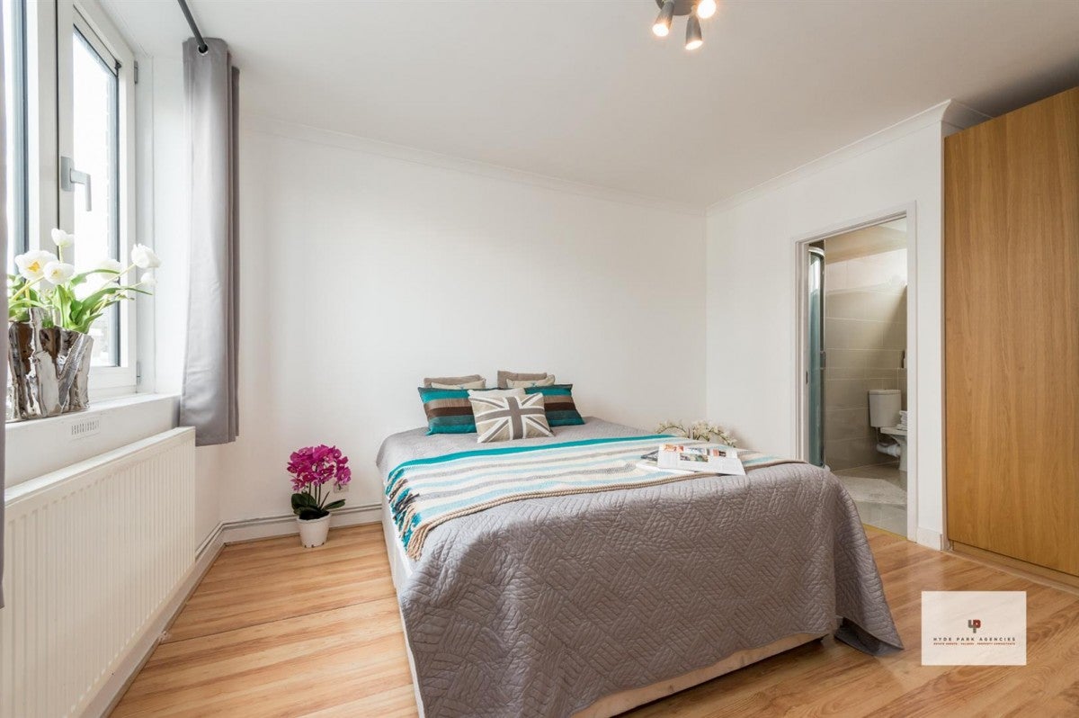 Room Moscow Road in City of Westminster
