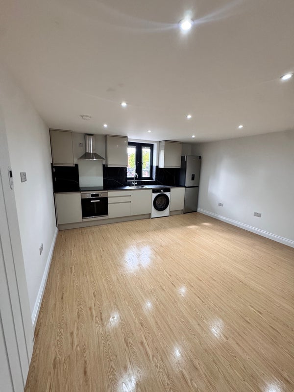 Flat High Road Leytonstone in Greater London