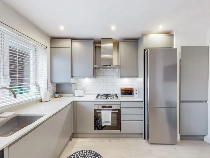 Flat Broadhurst Gardens in Greater London