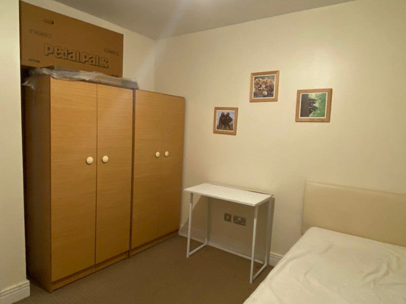 Flat Gerry Raffles Square in Greater London