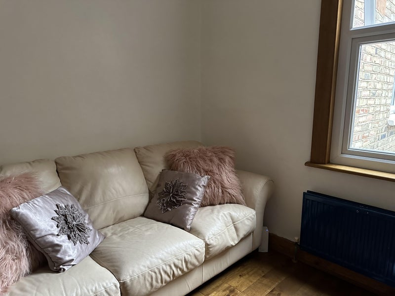 Room Asplins Road in Greater London