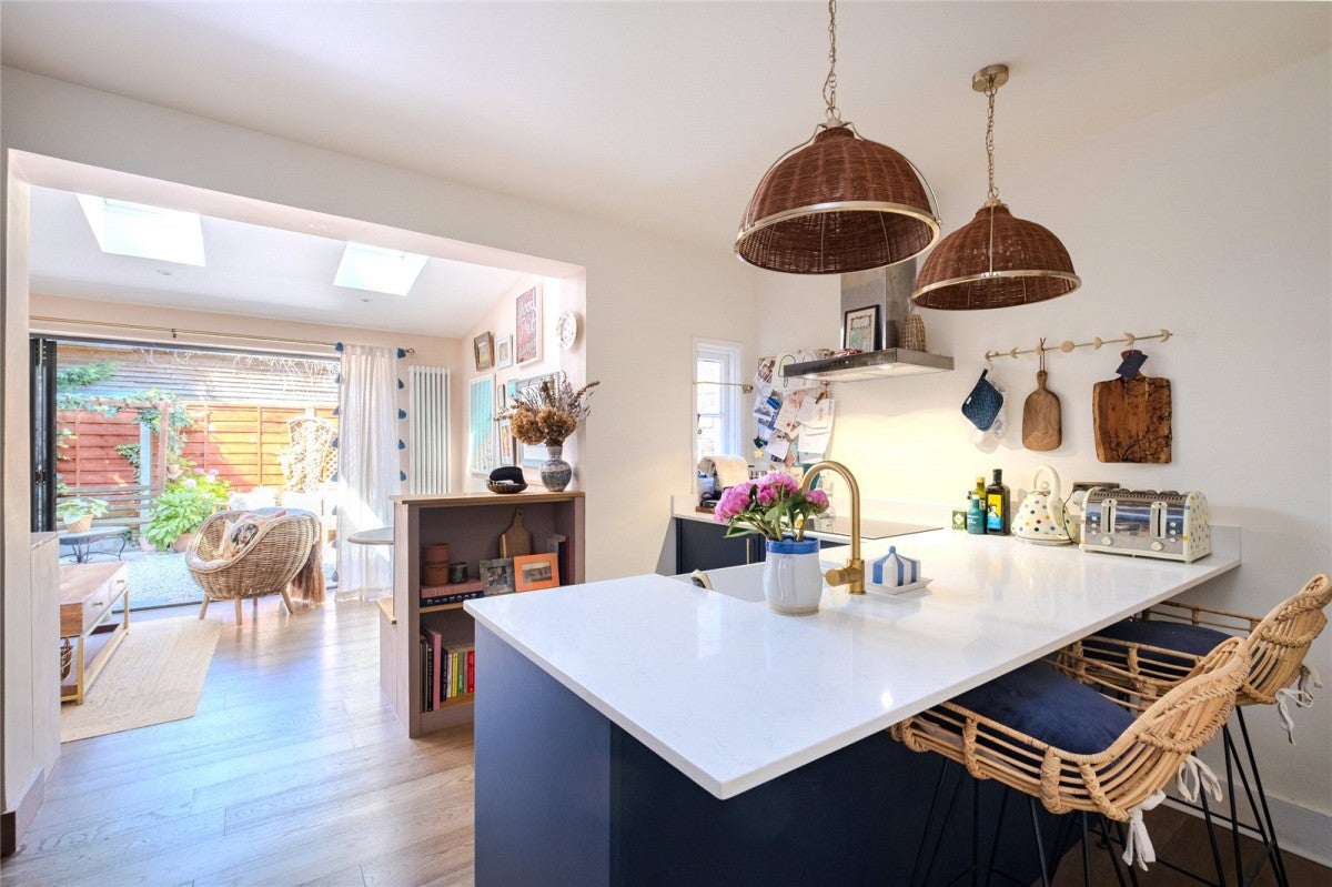 Flat Montague Road in Greater London