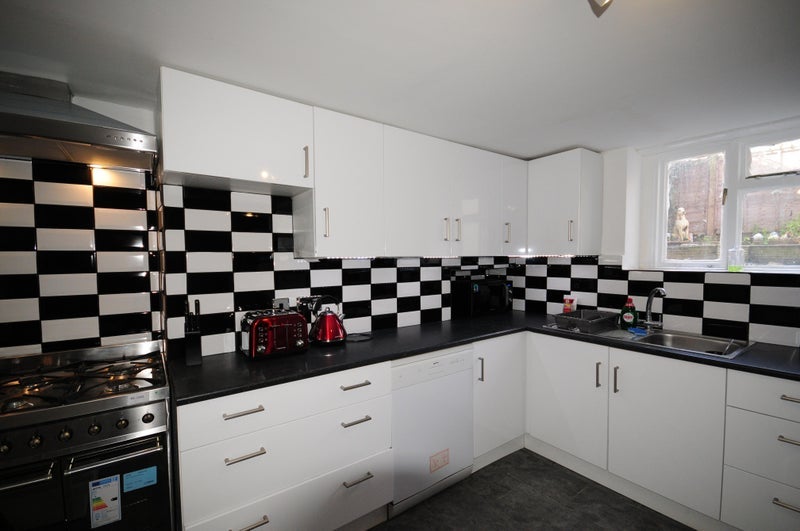 Room Wilton Way in Greater London