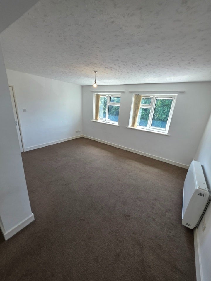 Flat Yonge Close in Eastleigh