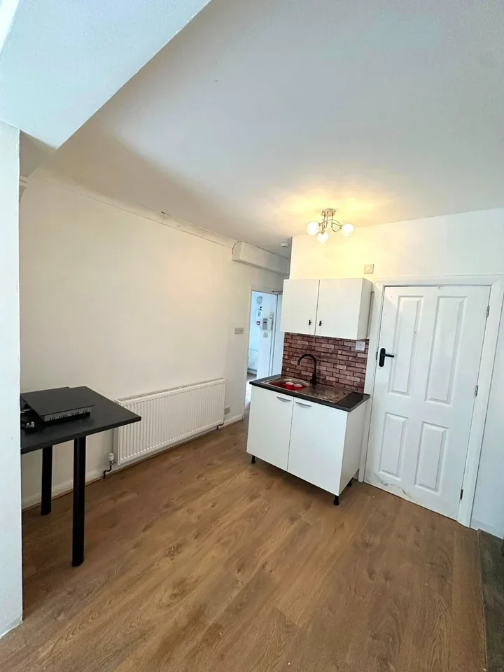 Flat Radcliffe Road in Greater London
