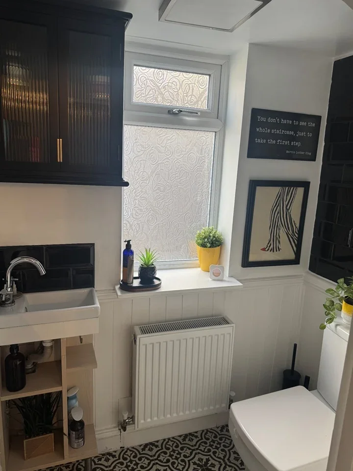 Room Bullsmoor Lane in Greater London