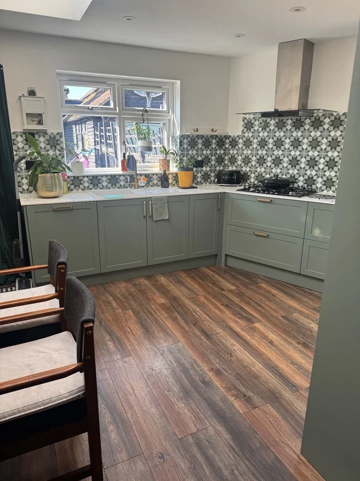 Room Bullsmoor Lane in Greater London