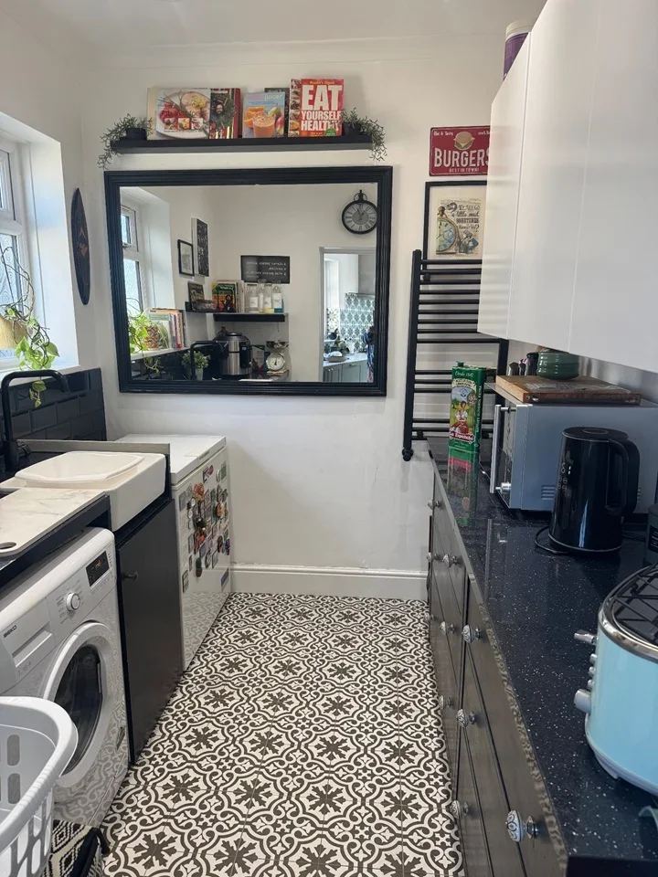 Room Bullsmoor Lane in Greater London