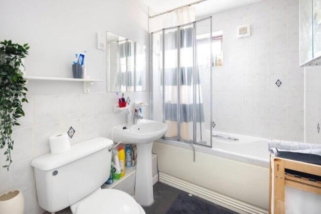 Room Wesley Avenue in Greater London
