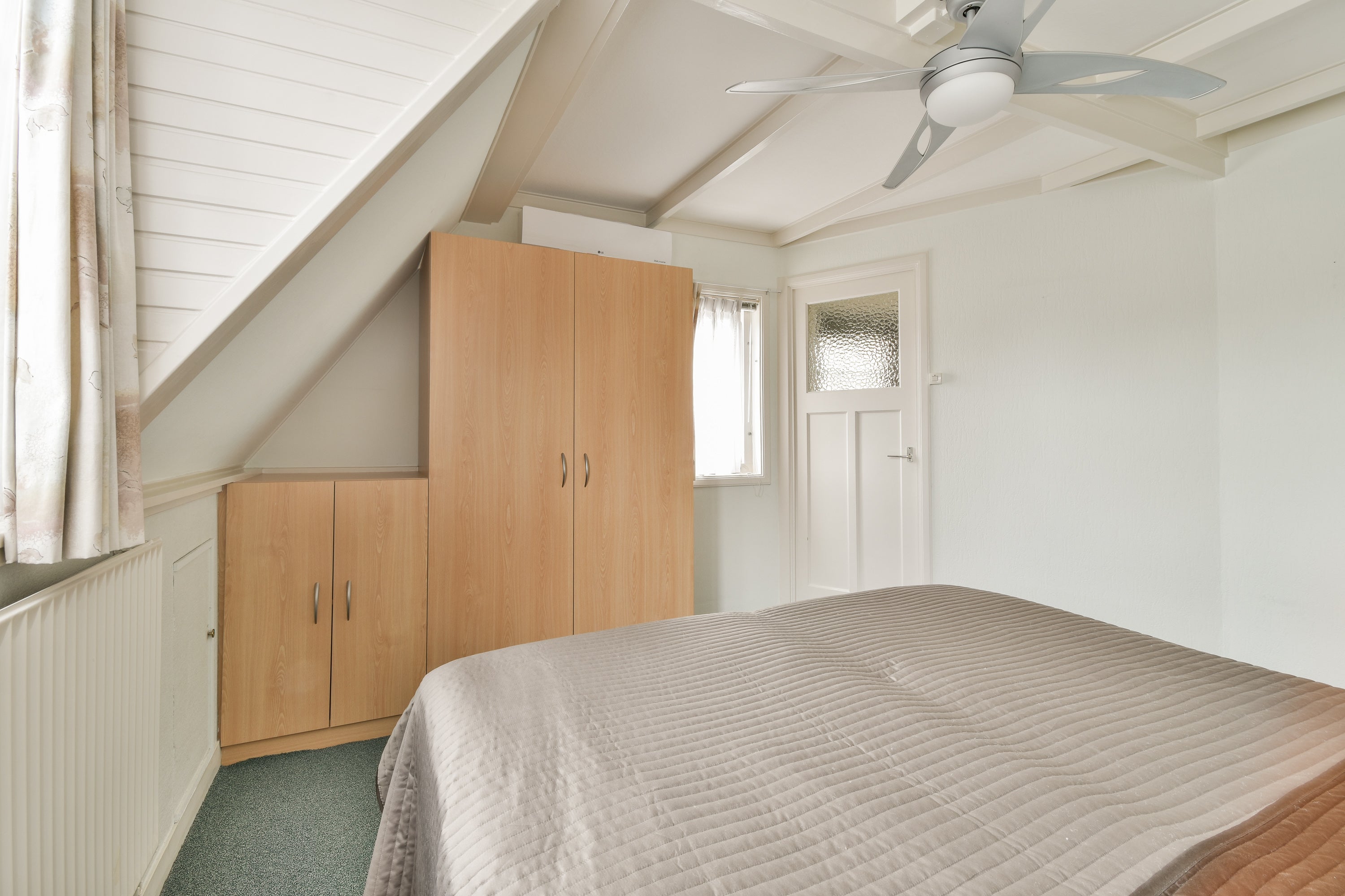 Twee-onder-één-kap te koop: Nieuwemeerdijk 147, Badhoevedorp