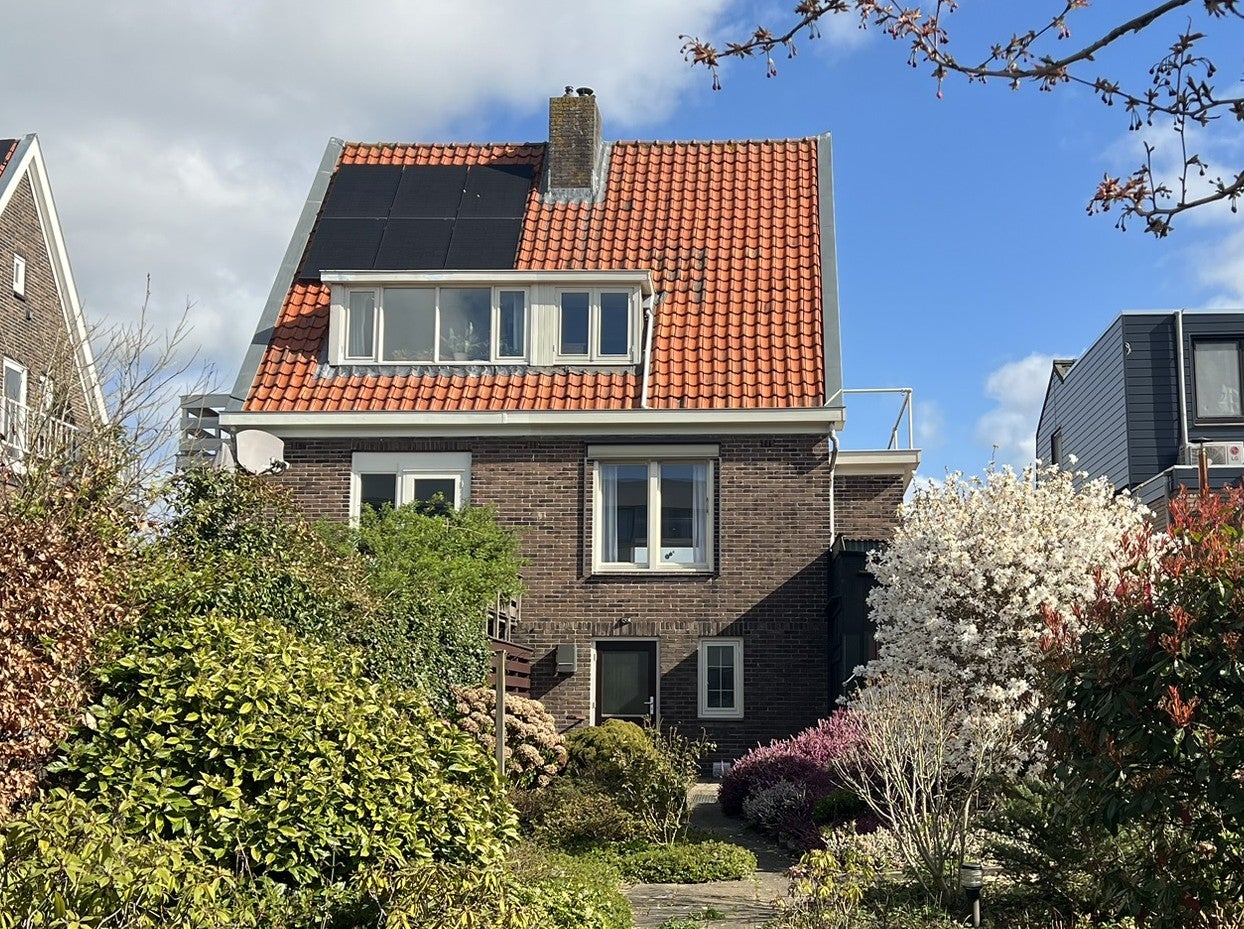 Huis Nieuwemeerdijk 147 in Badhoevedorp
