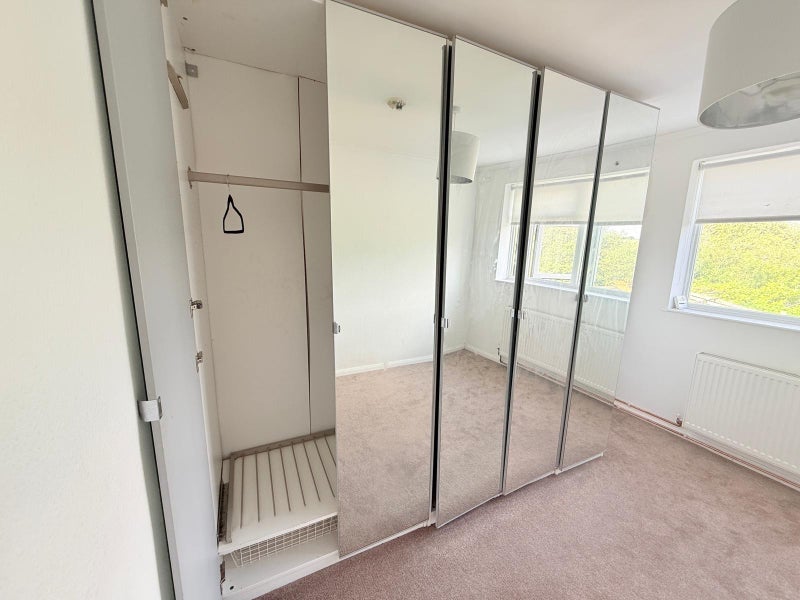 Room Green Close in Warwick