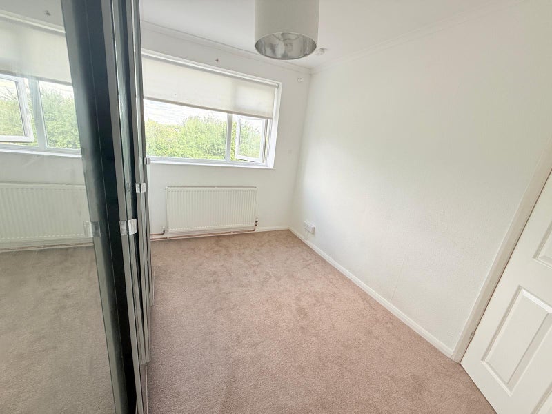 Room Green Close in Warwick