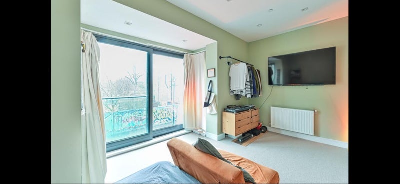 Room Josephine Avenue in Greater London