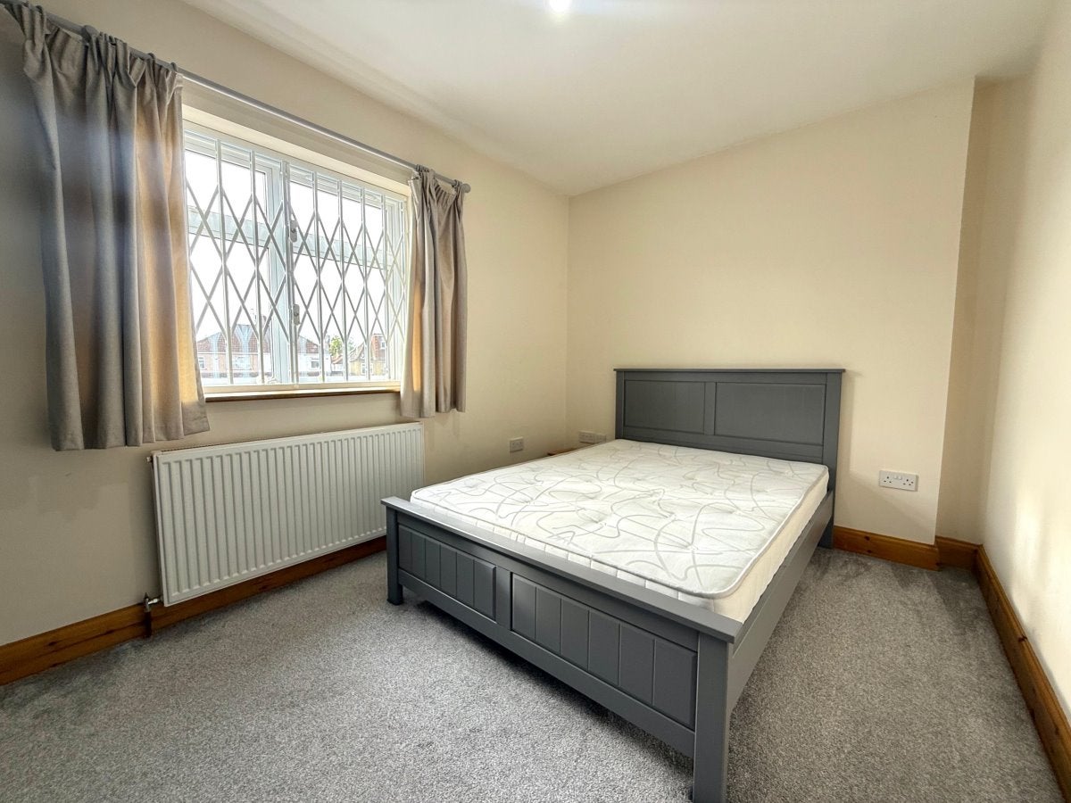 Flat Kenton Road in London