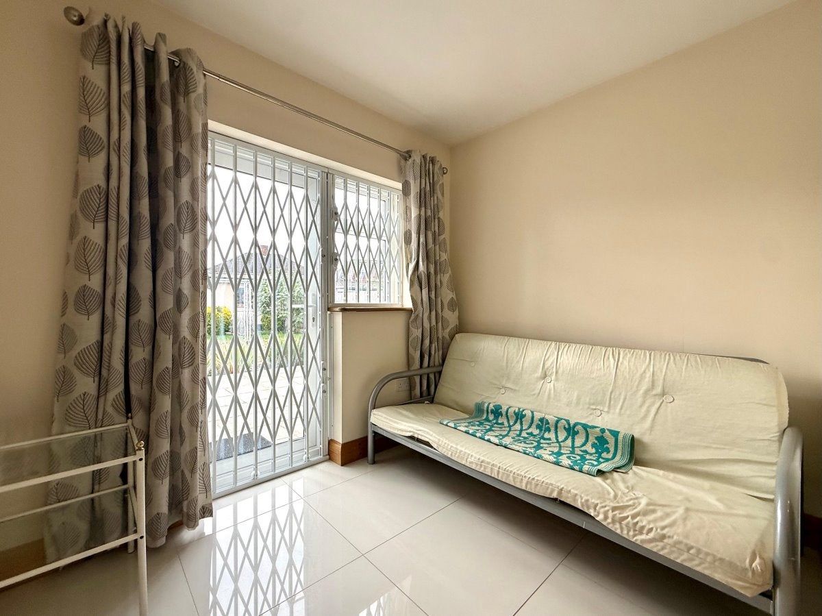 Flat Kenton Road in London