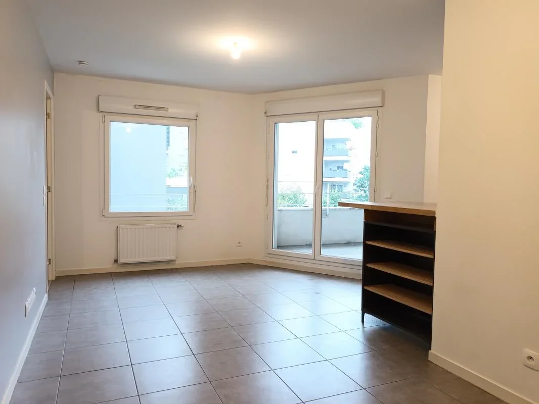 Flat Rue Charlotte Delbo in Villeurbanne
